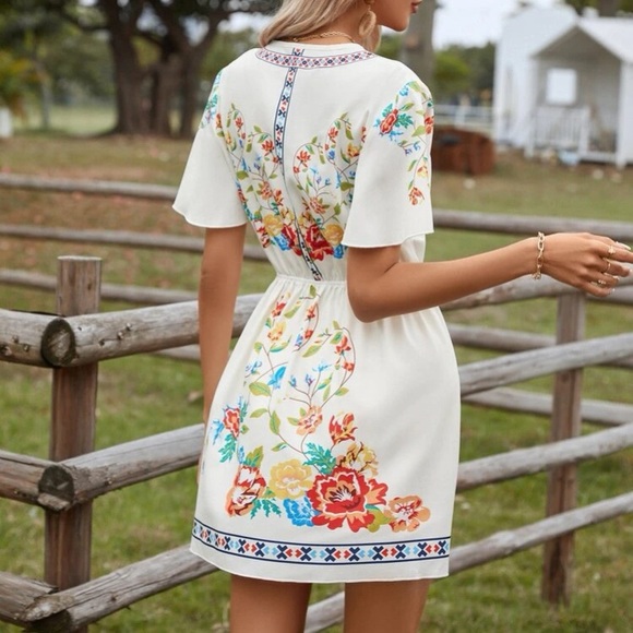 Boho floral print surplice neck butterfly sleeve mini dress - Picture 3 of 5